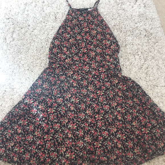 Forever 21 Dresses & Skirts - Forever 21 Floral Print Dress